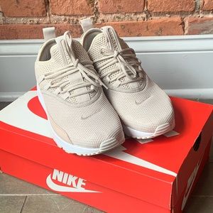 Woman’s nike airmax size 7